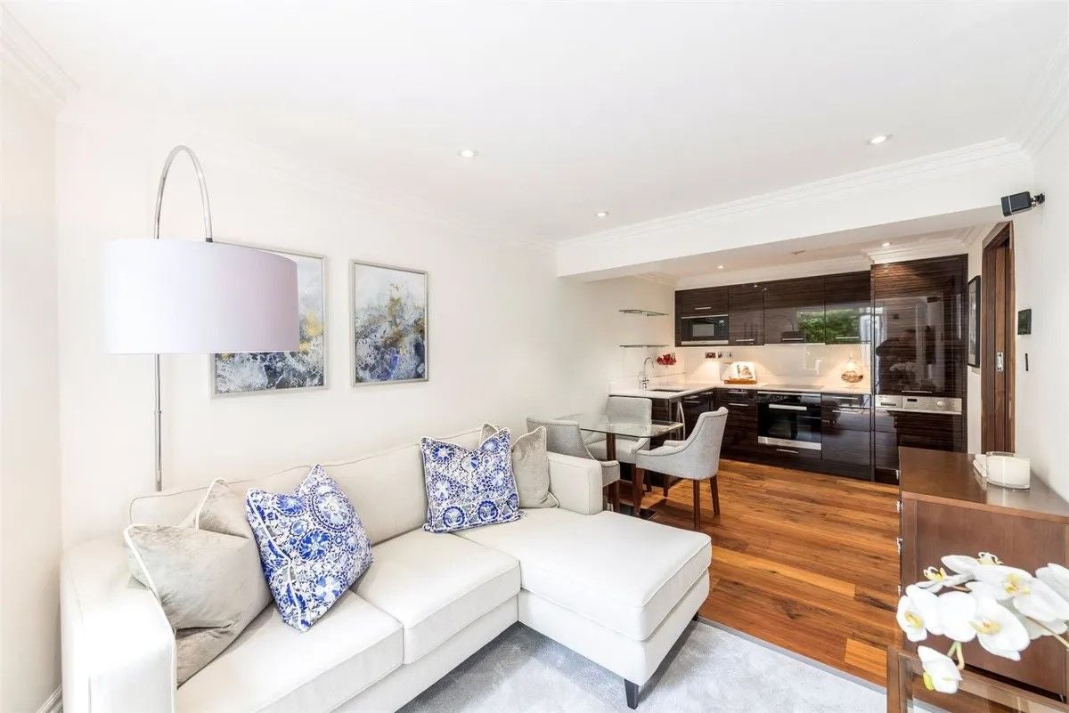 Flat Kensington Gardens Square in City of Westminster
