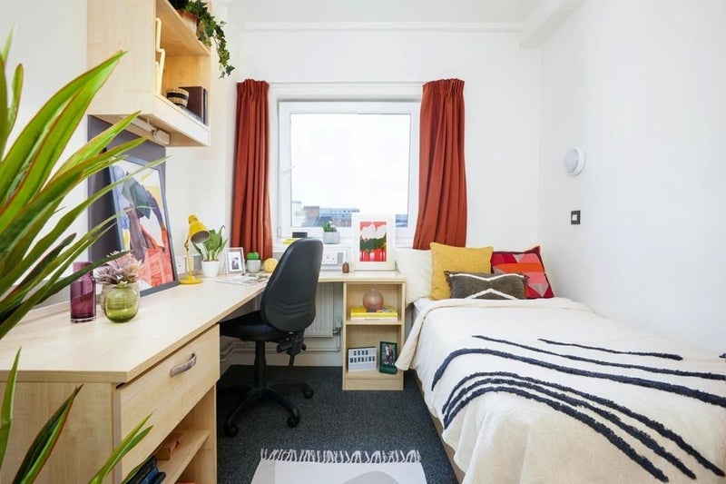 Room Heneage Street West in Birmingham