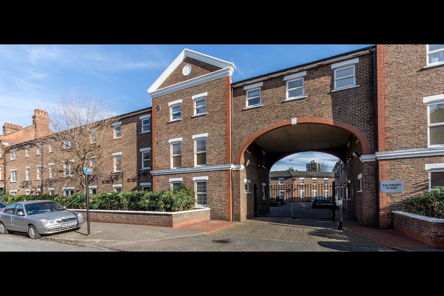 Flat Salisbury Place in Greater London