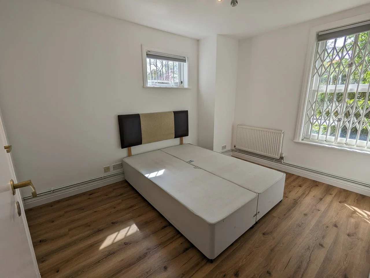Flat Salisbury Place in Greater London