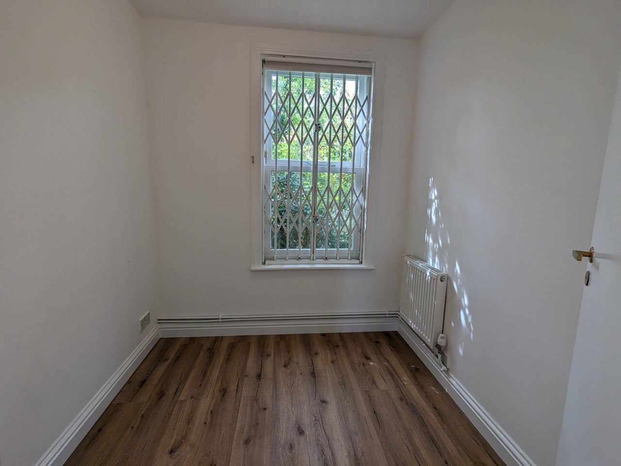 Flat Salisbury Place in Greater London