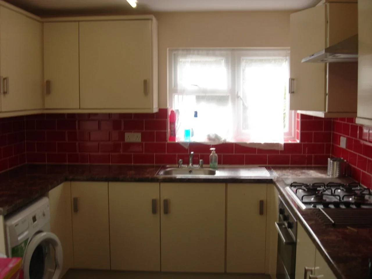 Room Dundee Road in Greater London