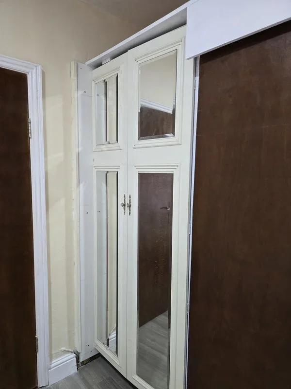 Room Dundee Road in Greater London