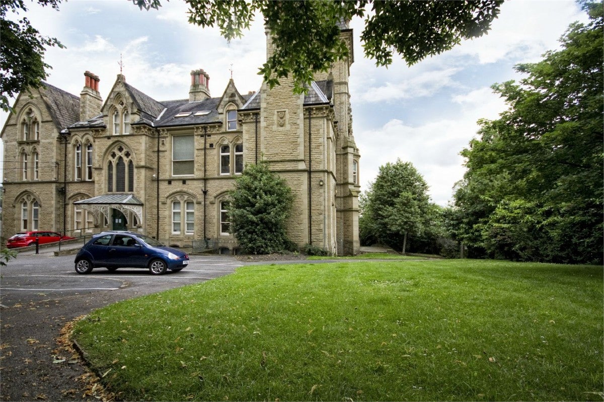 Flat Hirst Road in Kirklees