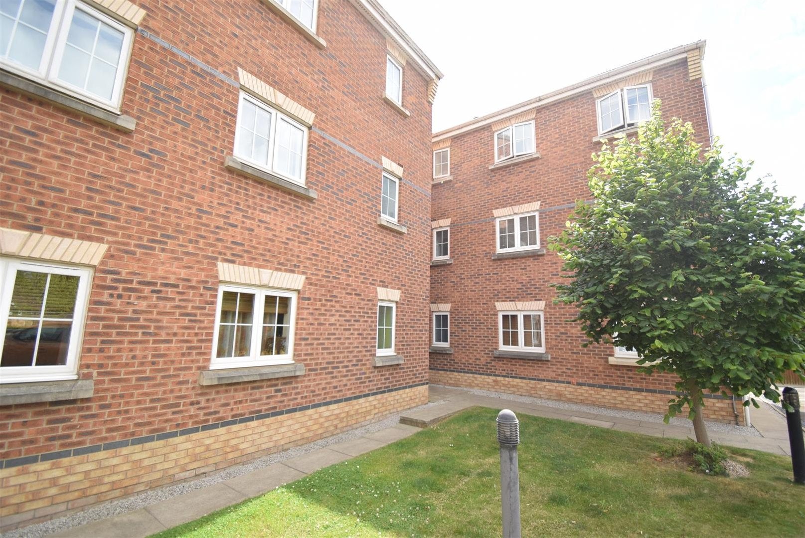 Flat Sabine Fold in Wakefield