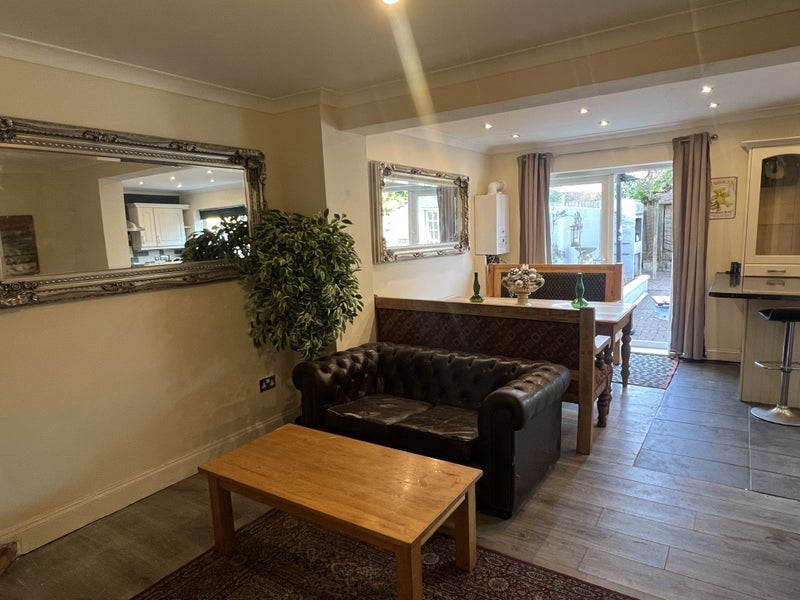 Room Charter Avenue in Coventry