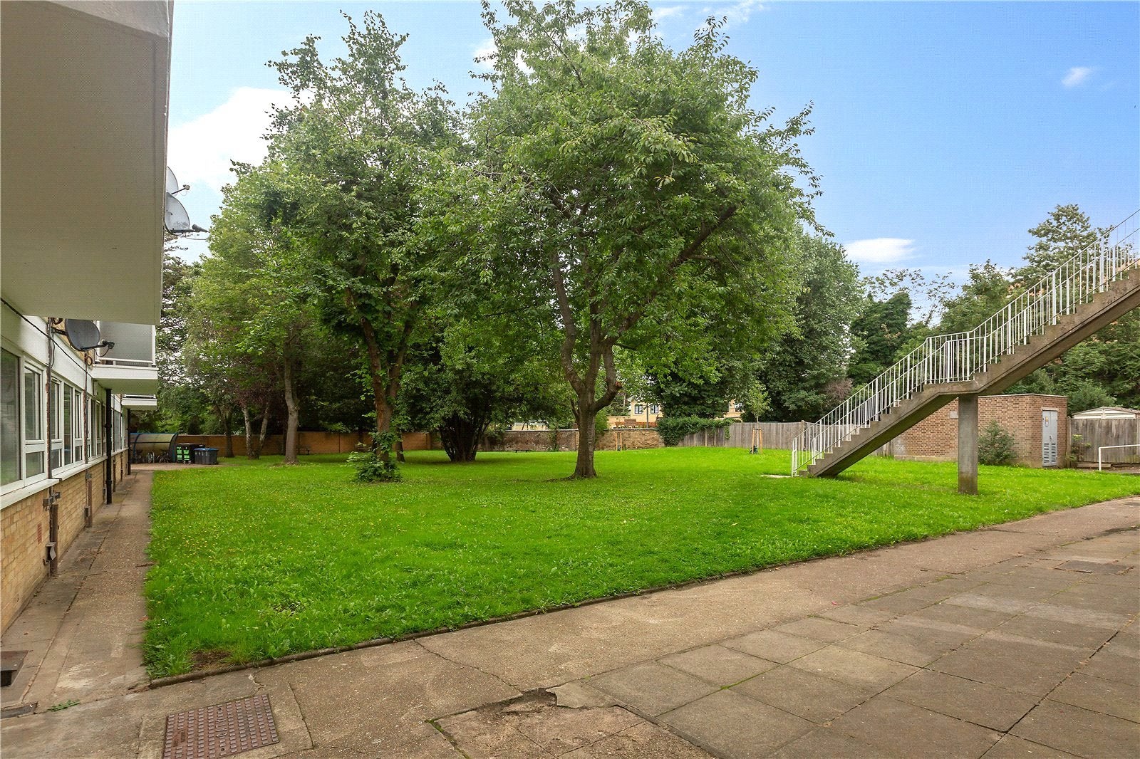 Flat Willesden Lane in Greater London