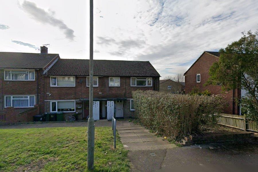 Flat Barnfield Road in Greater London