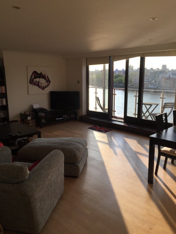 Room Nine Elms Lane in Greater London
