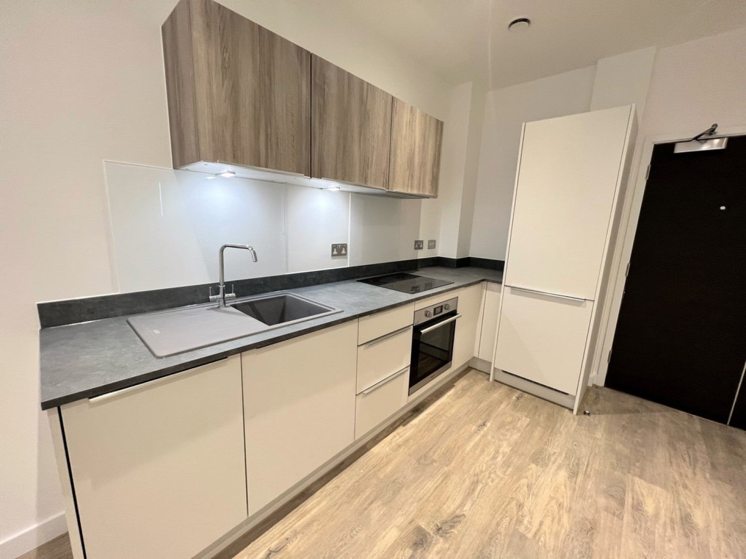Flat Ashwood Way in Basingstoke and Deane