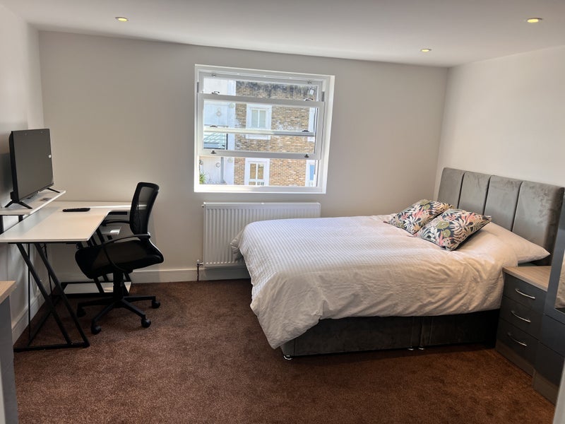 Room Merrow Street in Greater London
