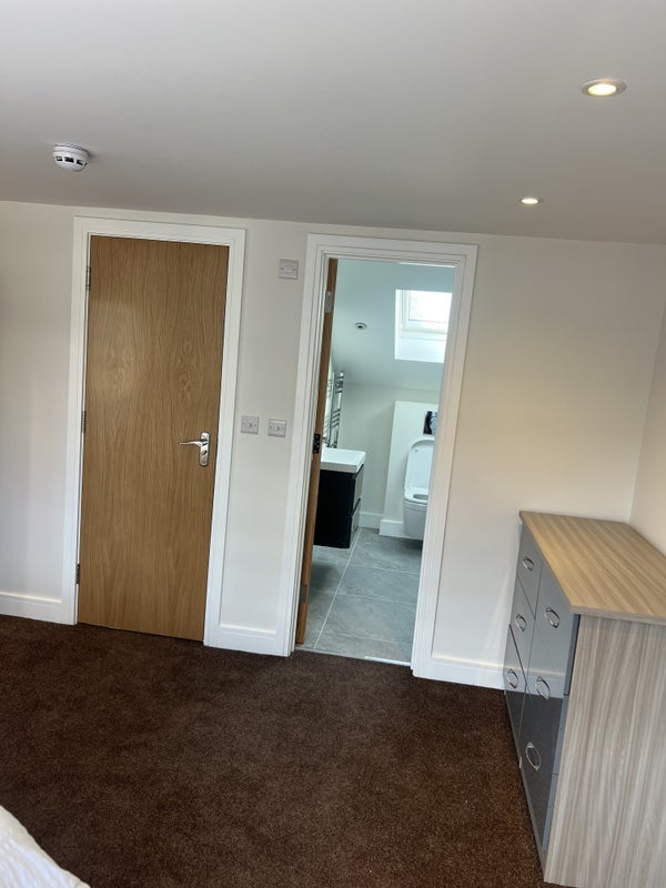 Room Merrow Street in Greater London