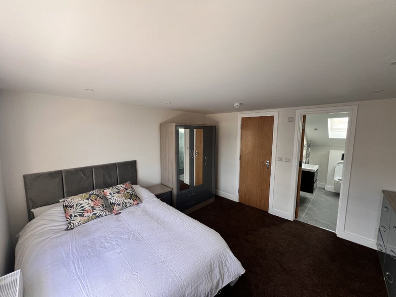 Room Merrow Street in Greater London