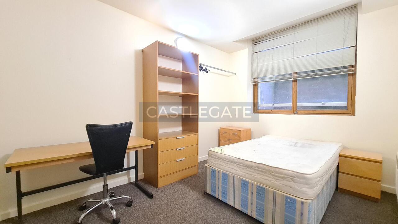 Flat Chancery Lane in Huddersfield