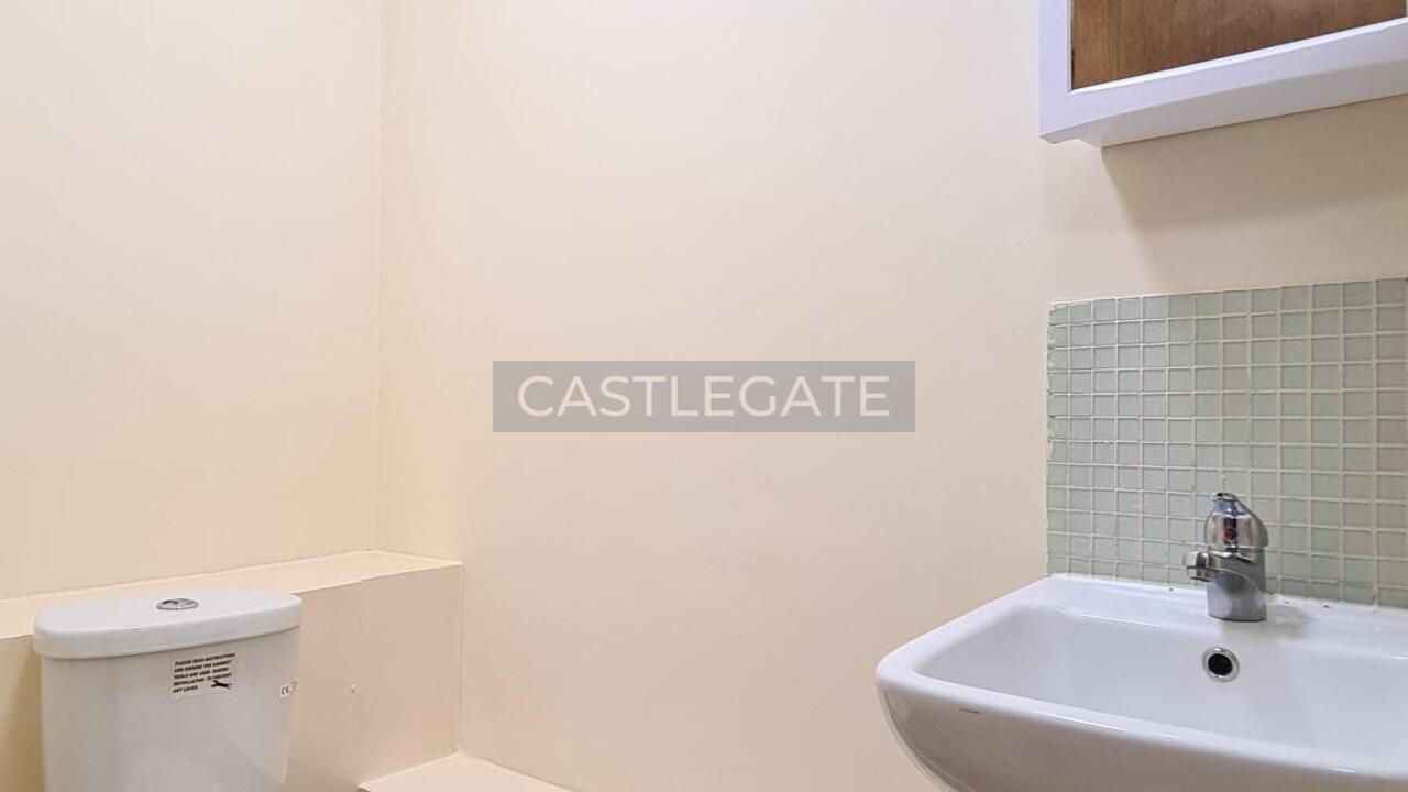 Flat Chancery Lane in Huddersfield