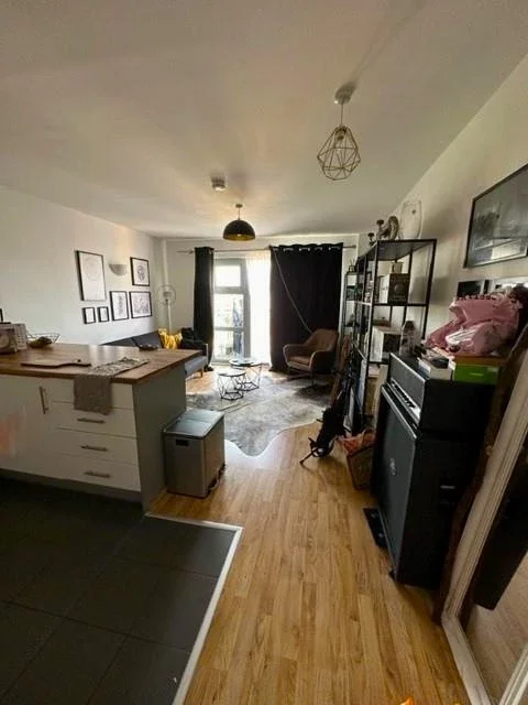 Flat Queen Mary Avenue in Greater London