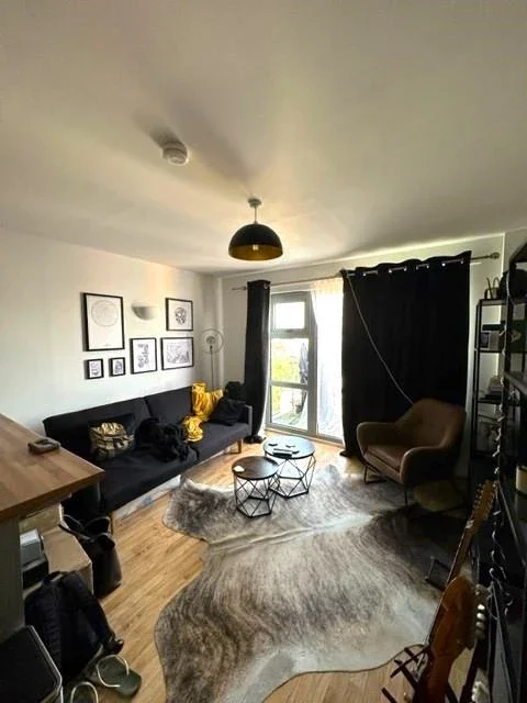 Flat Queen Mary Avenue in Greater London