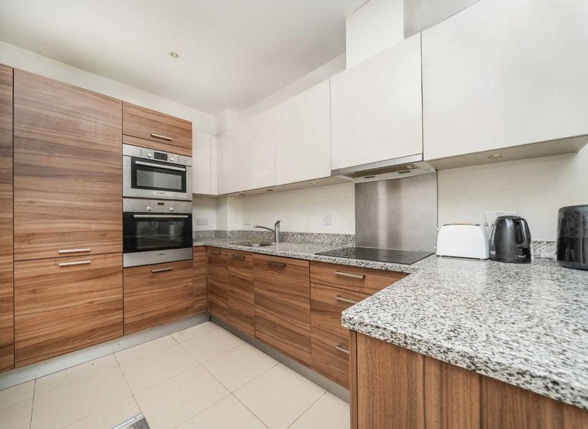 Flat Bromyard Avenue in Greater London