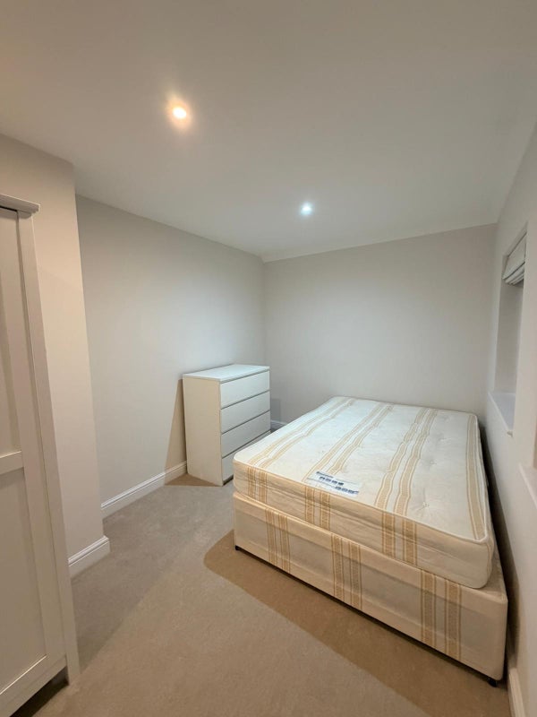 House Cephas Avenue in Greater London