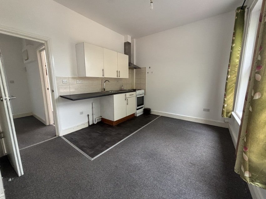 Flat Hampton Close in Southampton