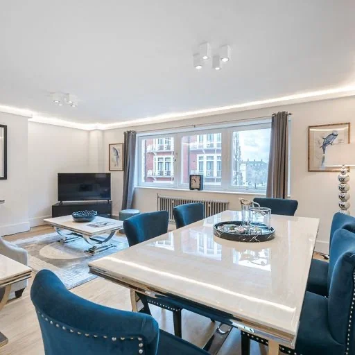 Flat Hans Crescent in Greater London