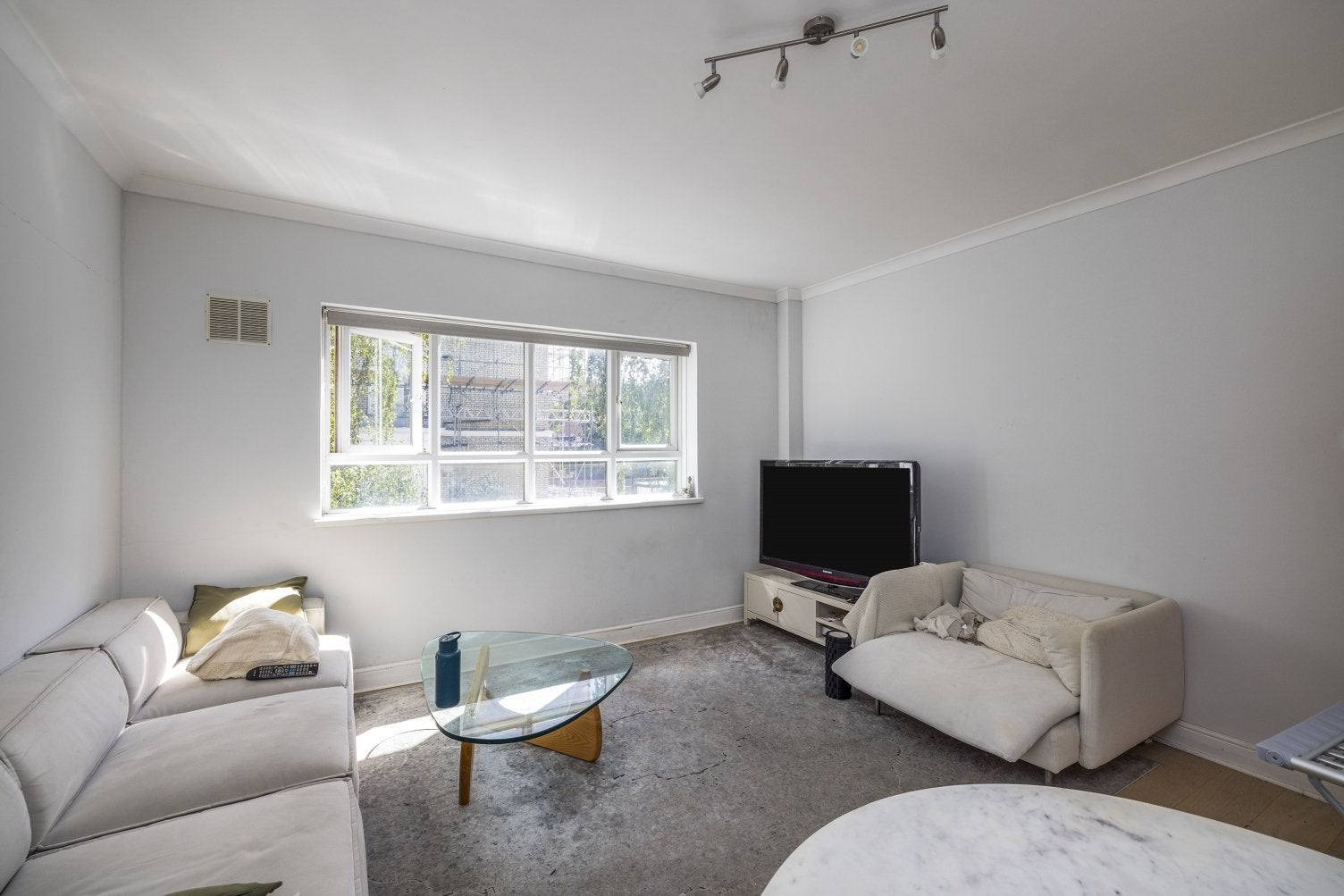 Flat Lambert Road in Greater London