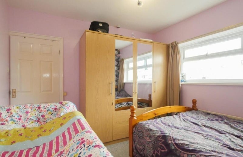 Room Moorland Drive in Leeds