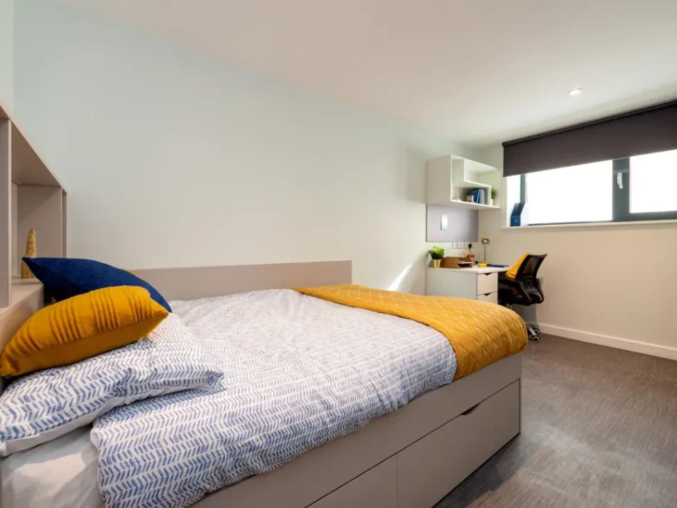 Room Trescobeas Road in Falmouth