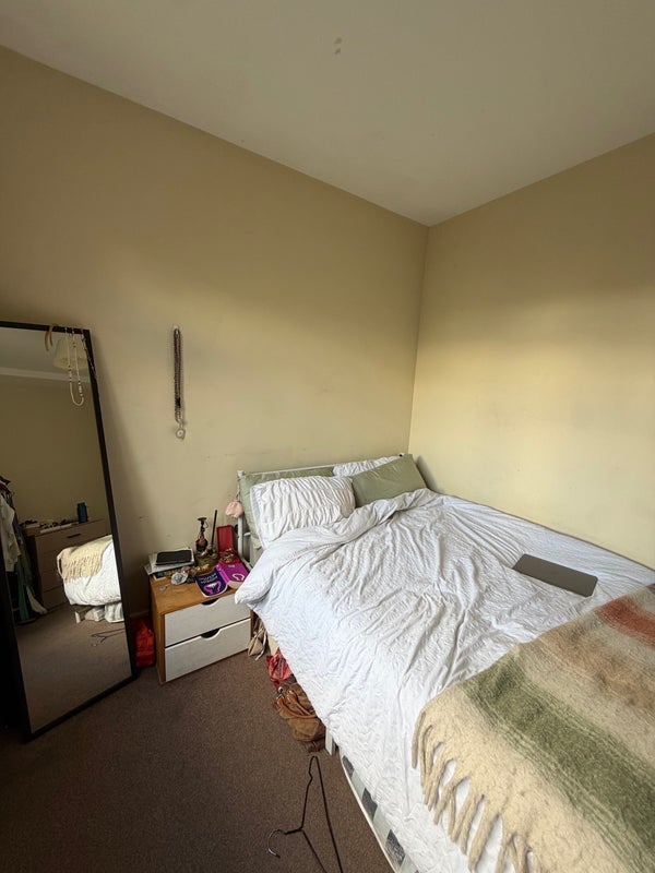Room Hackney Road in Greater London