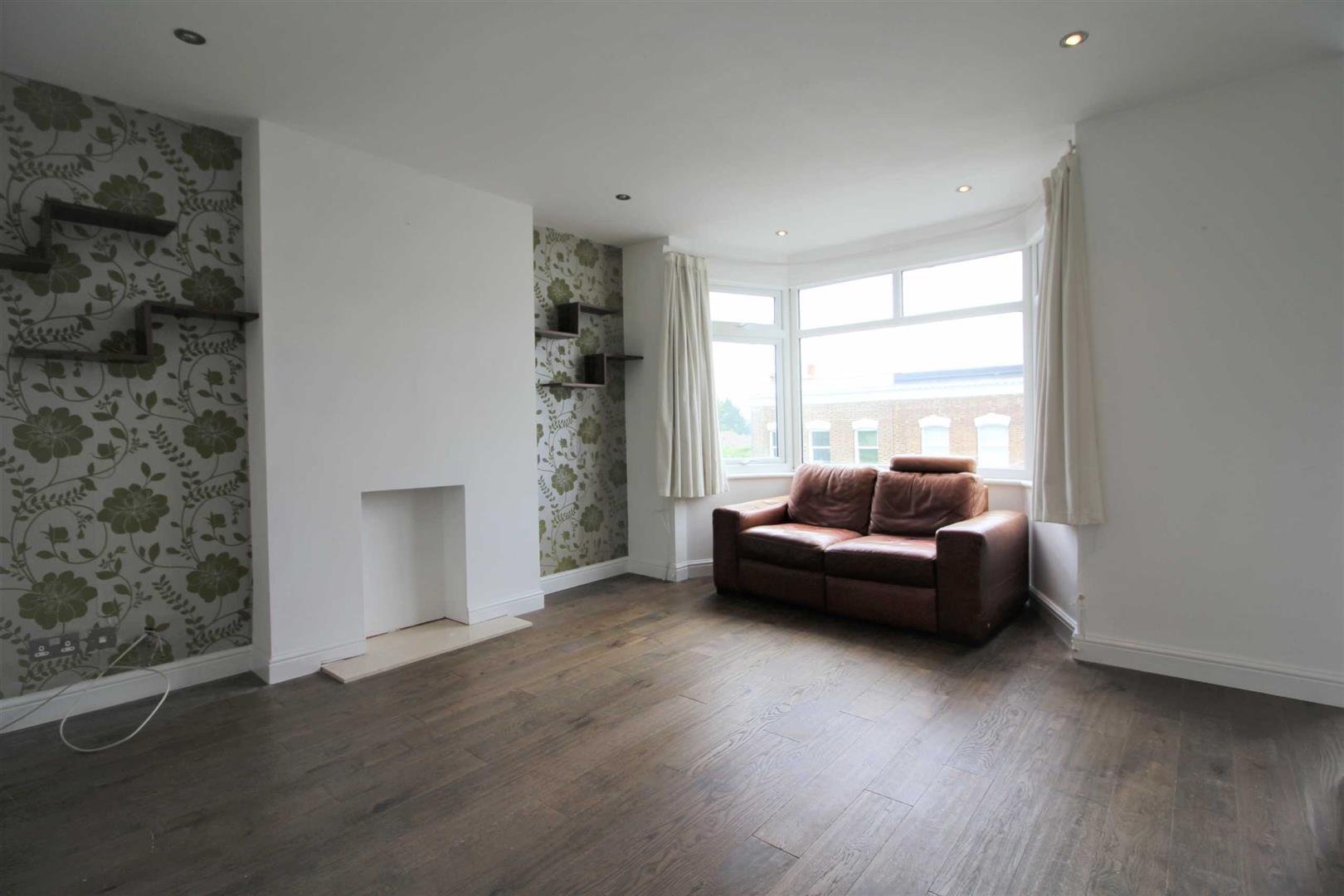 Flat Primrose Road in Greater London