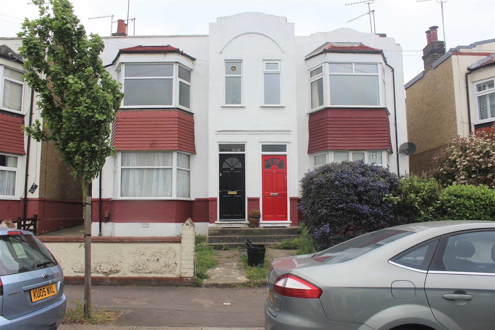Flat Primrose Road in Greater London
