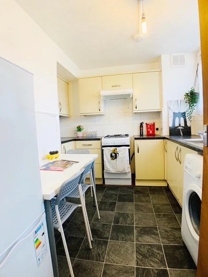 Room Norbiton Road in Greater London