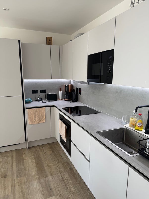 Room Banks Road in Greater London