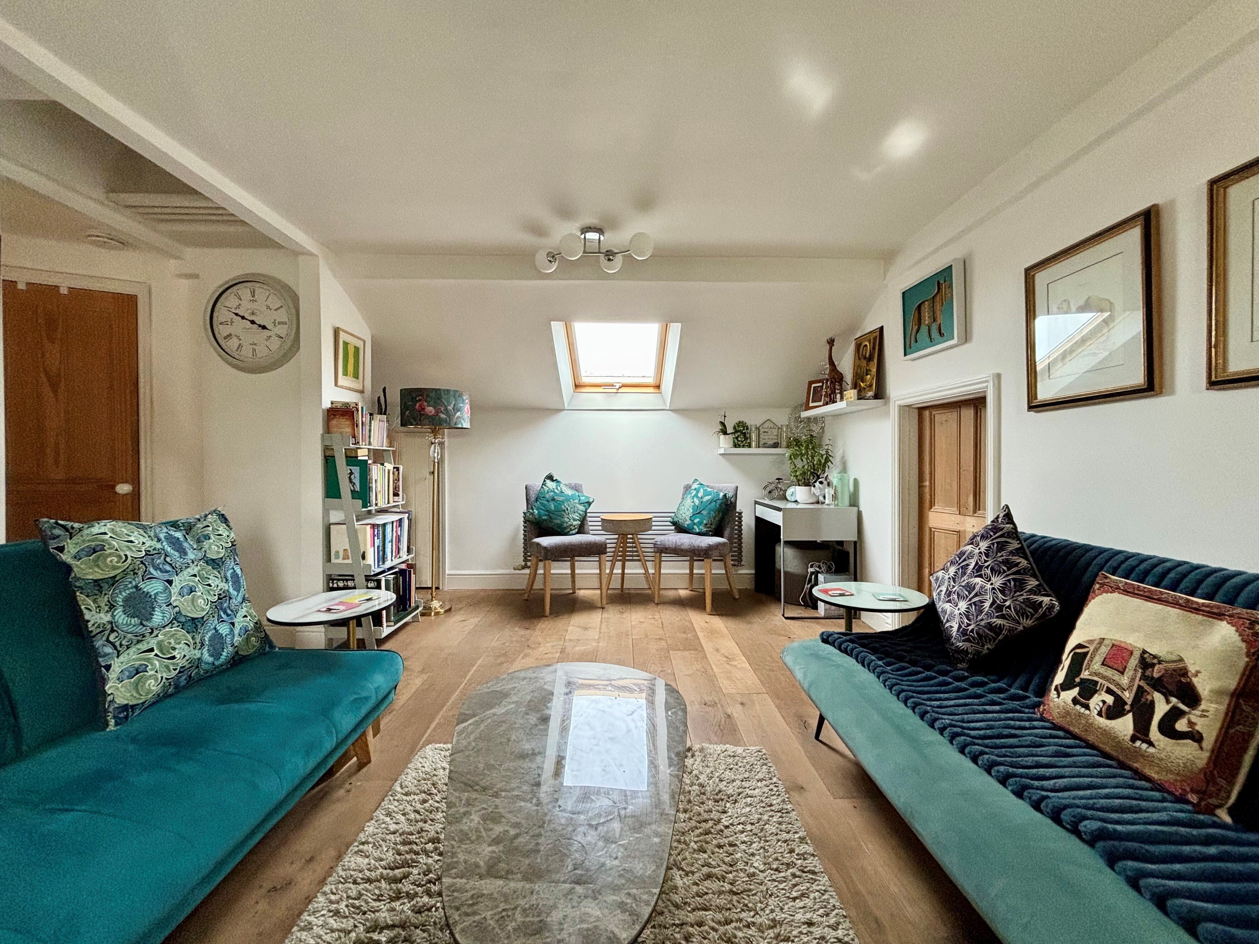 Flat Fairmount Road in Cheltenham