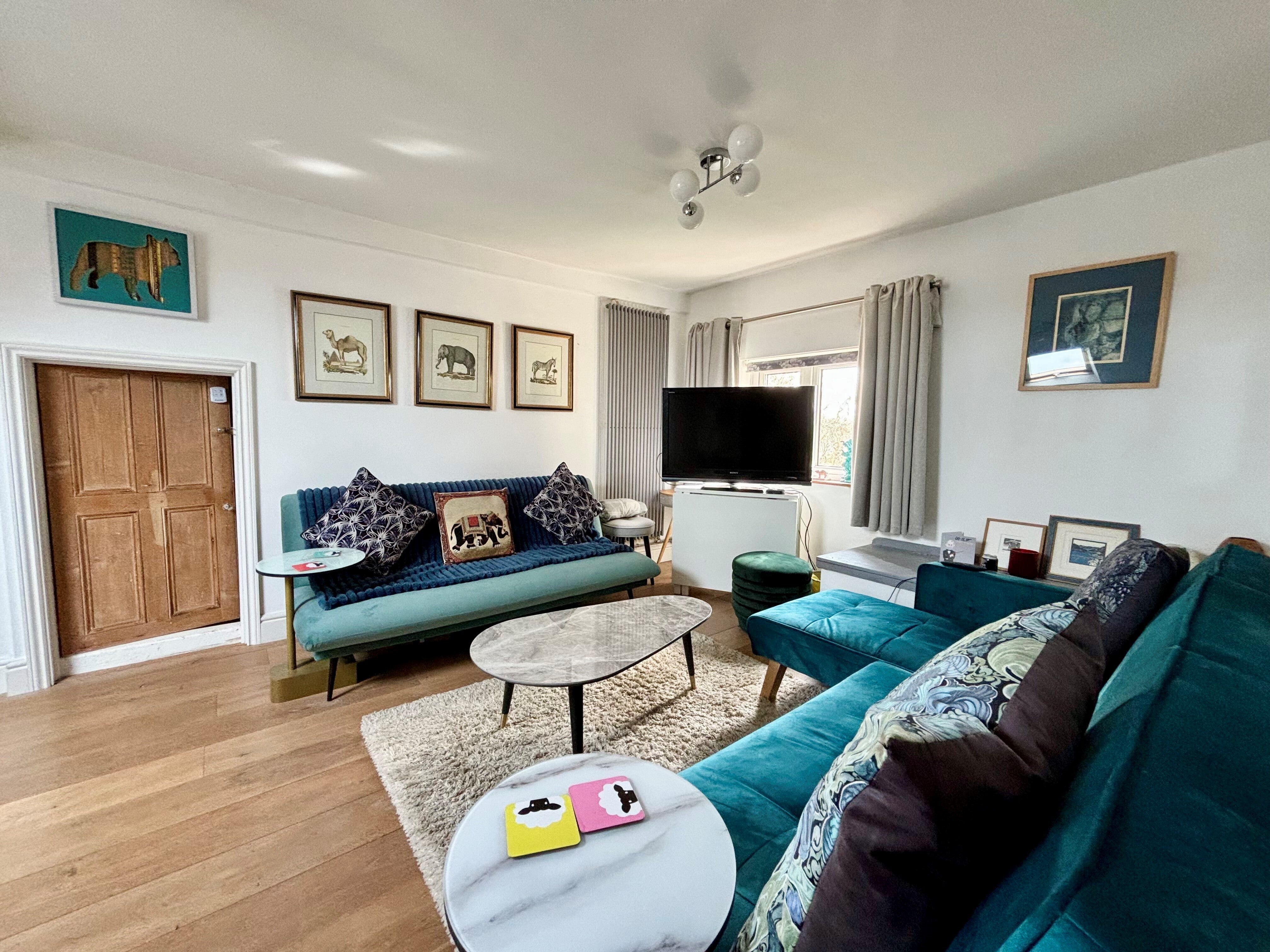 Flat Fairmount Road in Cheltenham