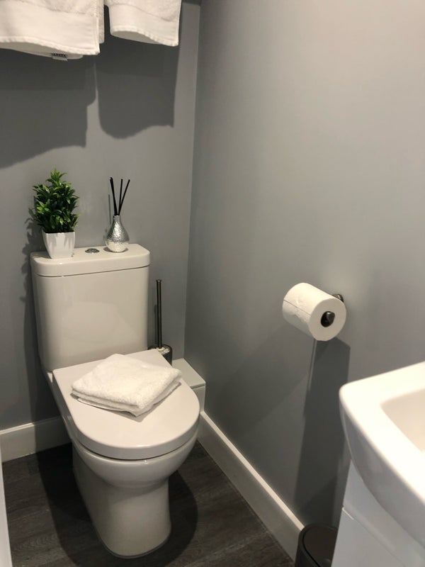 Room Ardingly Close in Crawley