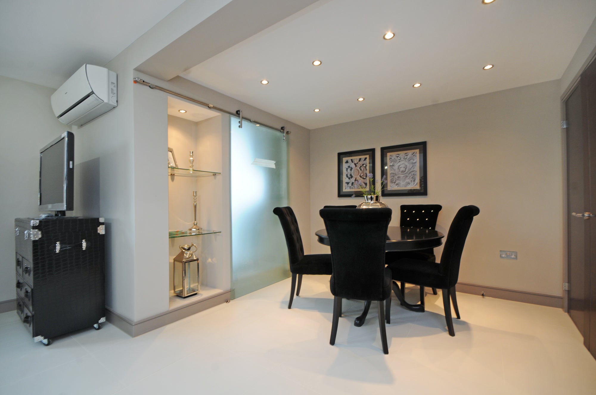 Flat Boydell Court in Greater London