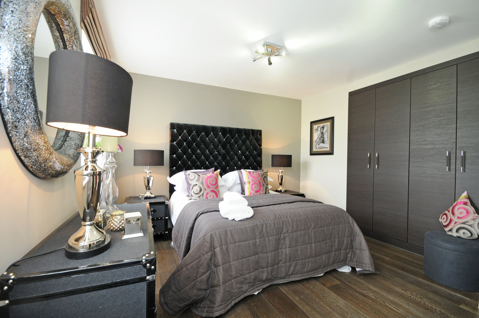 Flat Boydell Court in Greater London