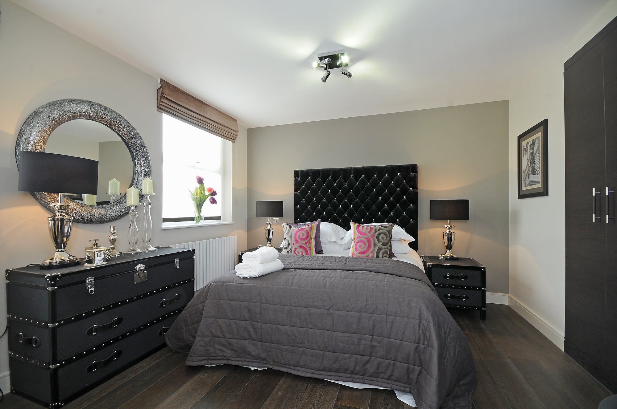 Flat Boydell Court in Greater London