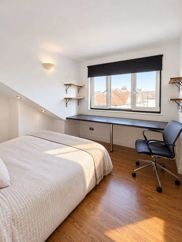 Room Penberth Road in Greater London