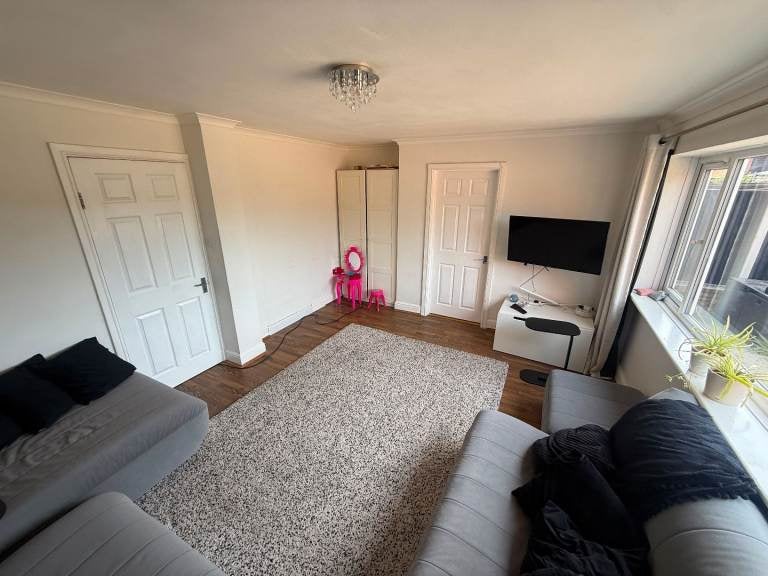 House Elm Park Close in Dunstable