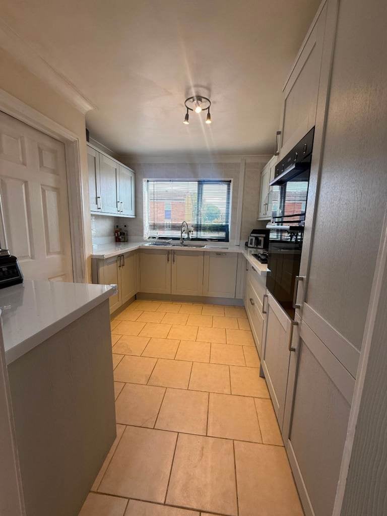 House Elm Park Close in Dunstable