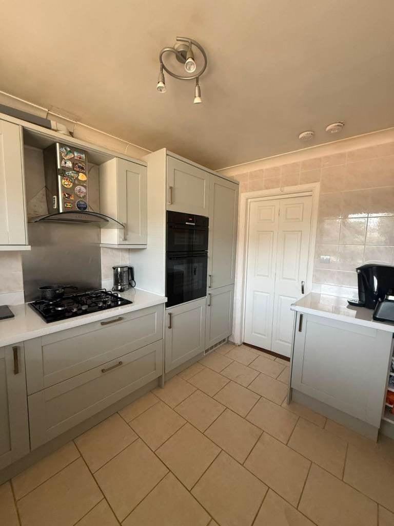 House Elm Park Close in Dunstable