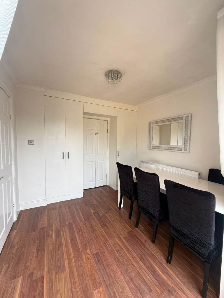 House Elm Park Close in Dunstable