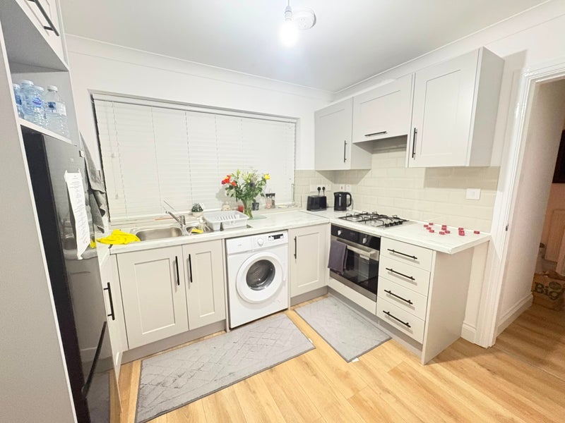 Room Martin Rise in Metropolitan Borough of Solihull