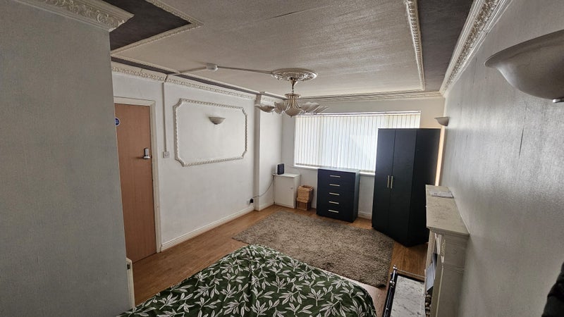 Room Repton Road in Birmingham