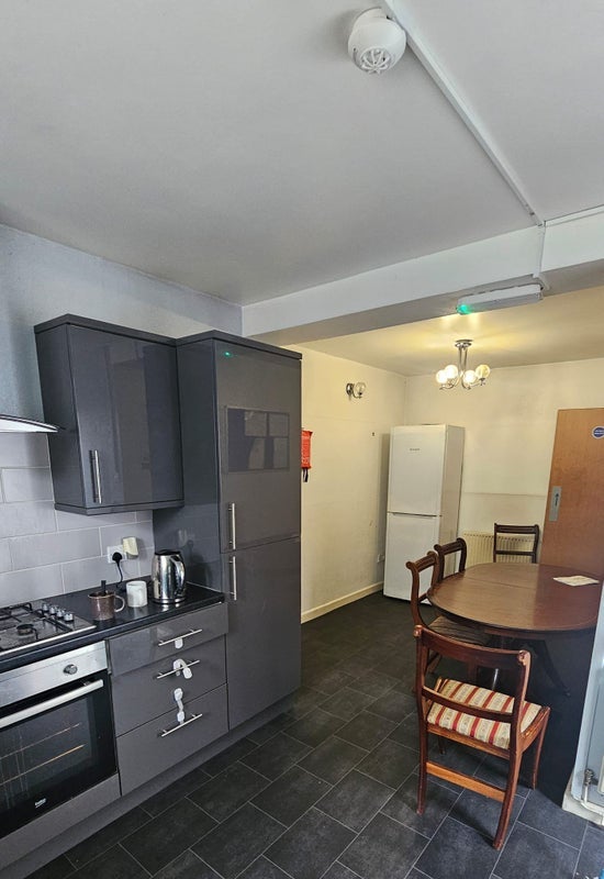 Room Repton Road in Birmingham