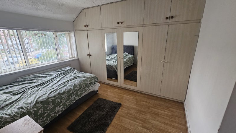 Room Repton Road in Birmingham