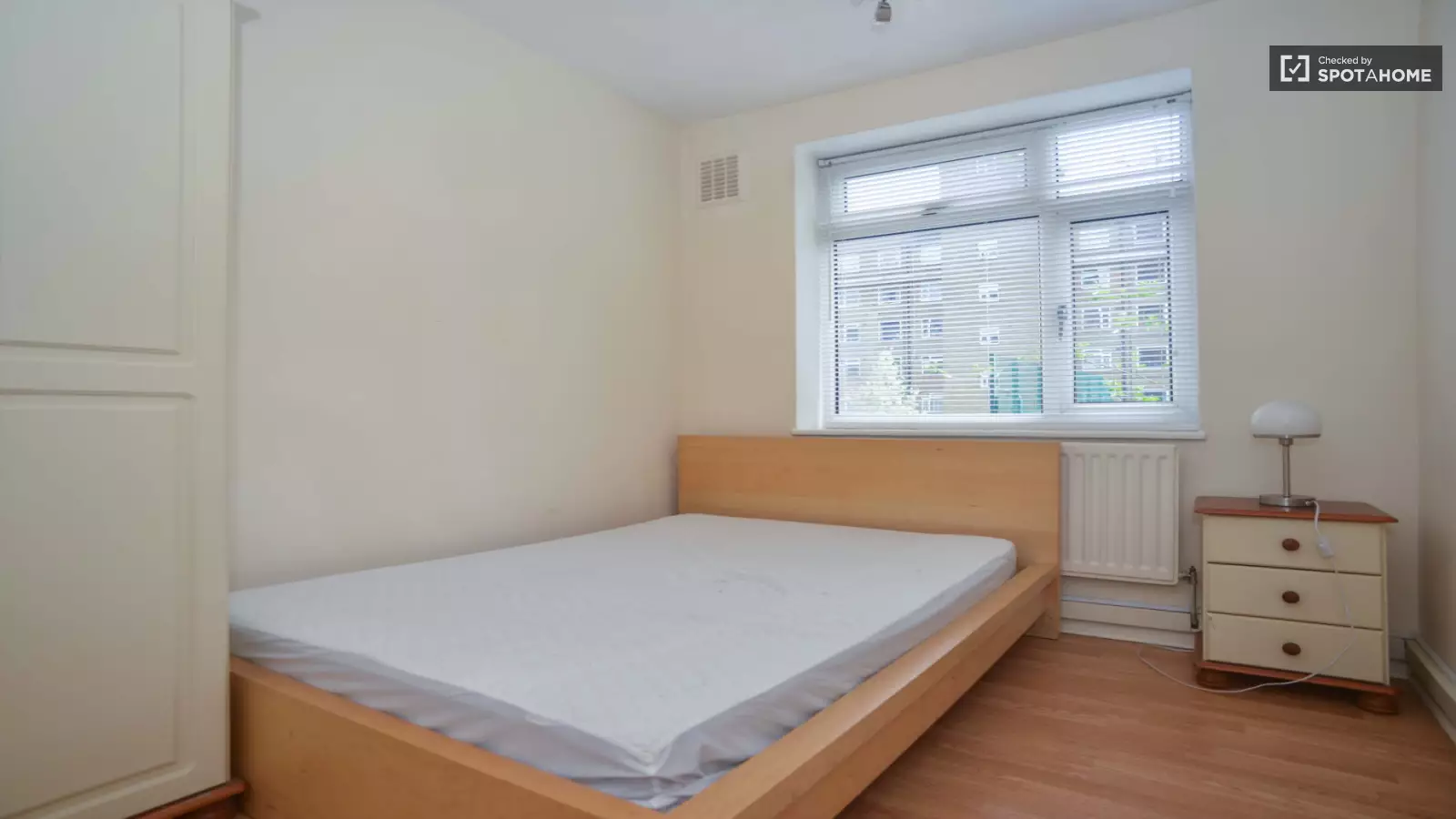 Room Parry Road in City of Westminster