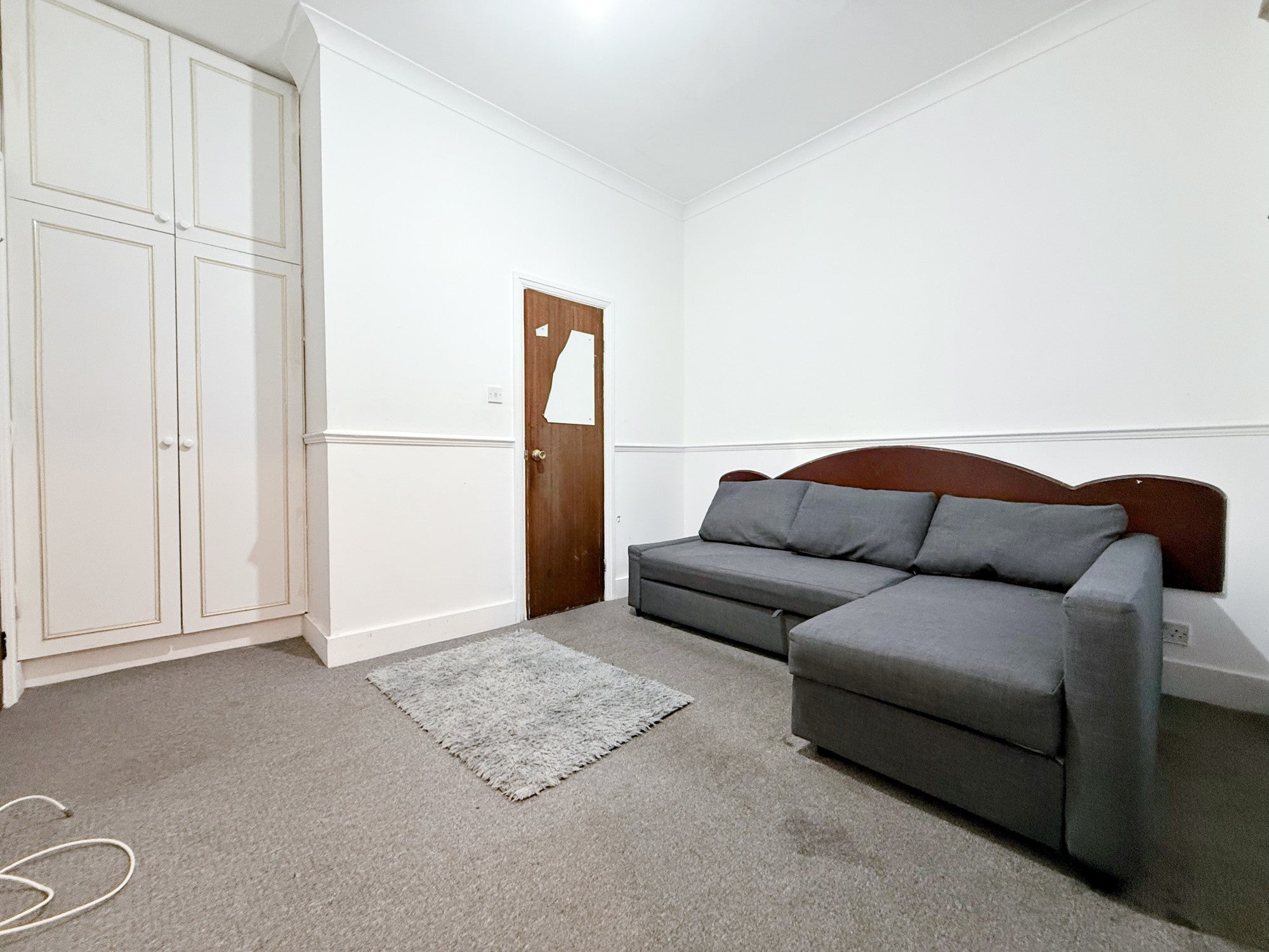 Flat Lampton Road in London